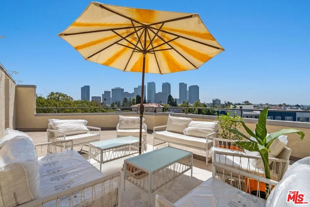 1360 S Beverly Glen Boulevard #PH301 Los Angeles, CA 90024