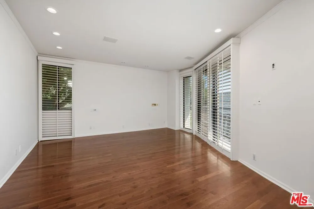 1360 S Beverly Glen Boulevard #PH301 Los Angeles, CA 90024