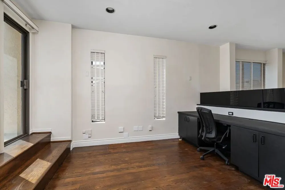 1360 S Beverly Glen Boulevard #PH301 Los Angeles, CA 90024