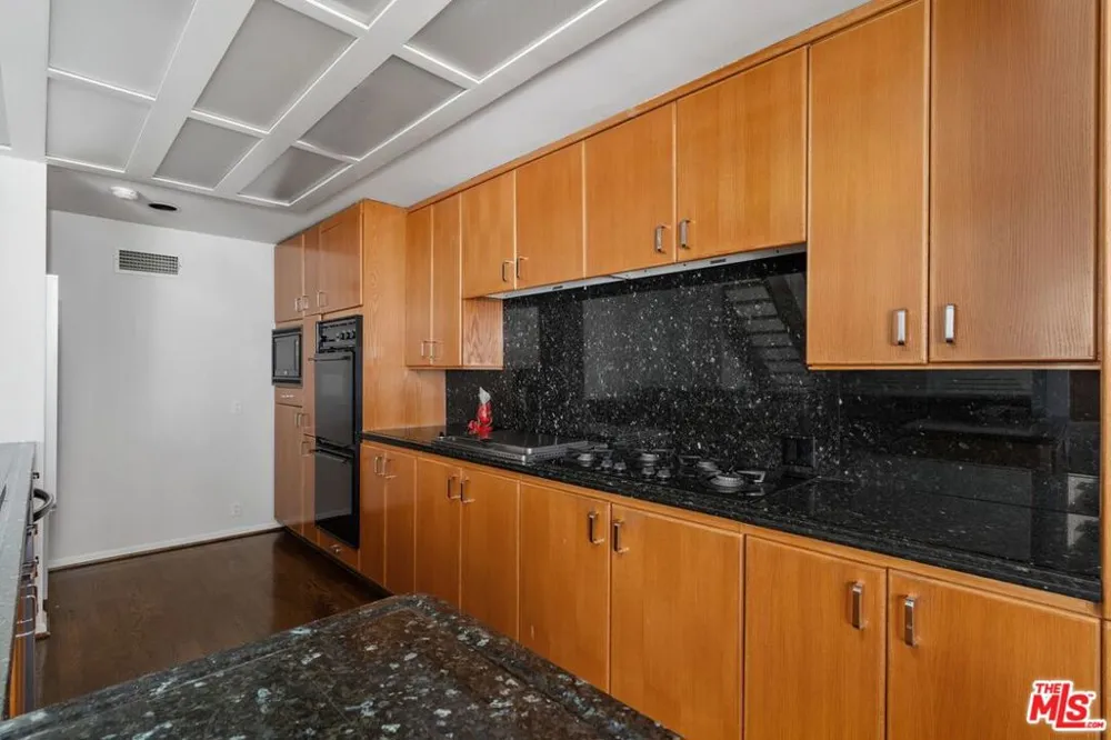 1360 S Beverly Glen Boulevard #PH301 Los Angeles, CA 90024
