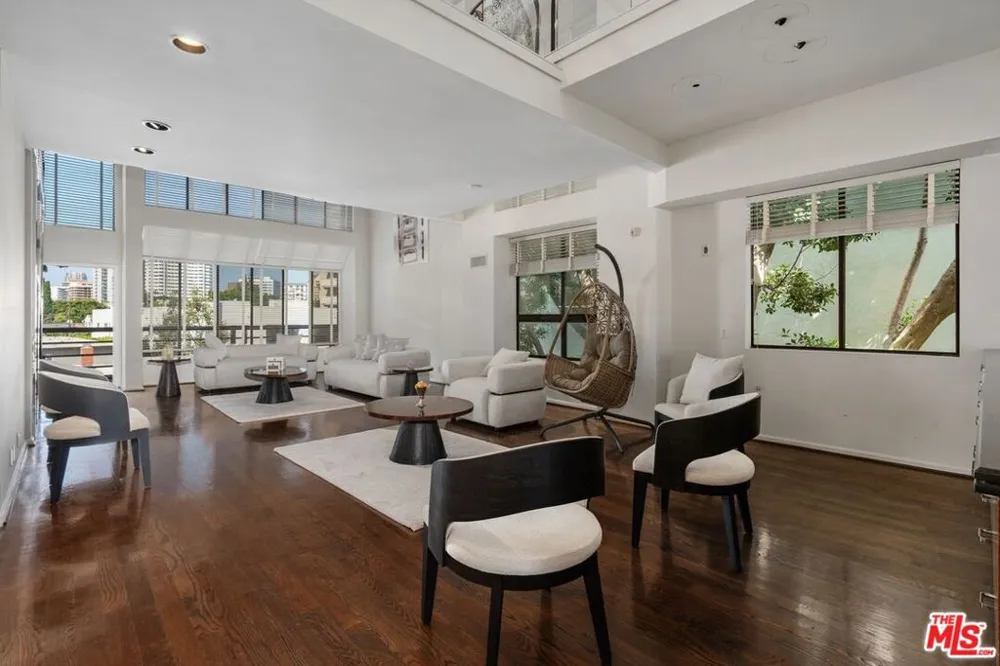 1360 S Beverly Glen Boulevard #PH301 Los Angeles, CA 90024
