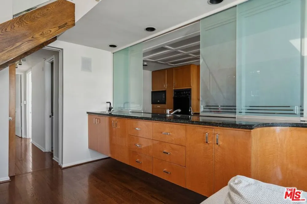 1360 S Beverly Glen Boulevard #PH301 Los Angeles, CA 90024
