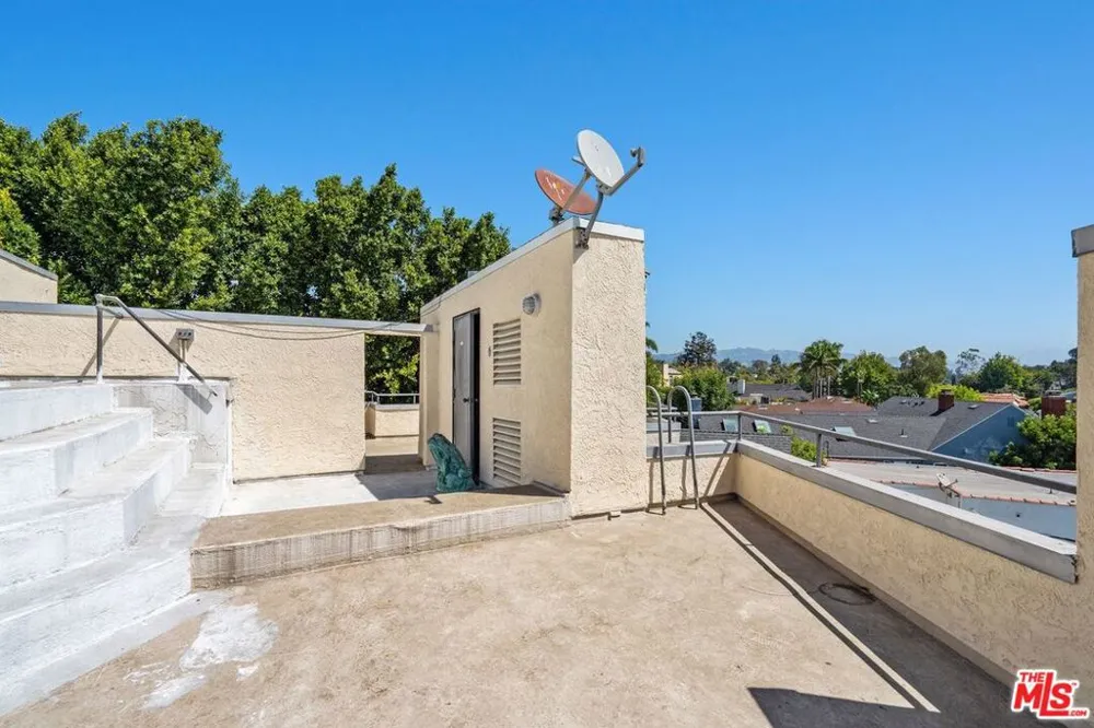 1360 S Beverly Glen Boulevard #PH301 Los Angeles, CA 90024