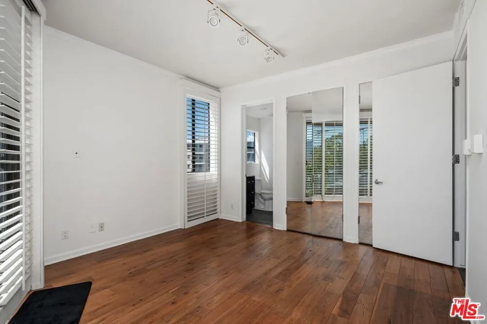 1360 S Beverly Glen Boulevard #PH301 Los Angeles, CA 90024