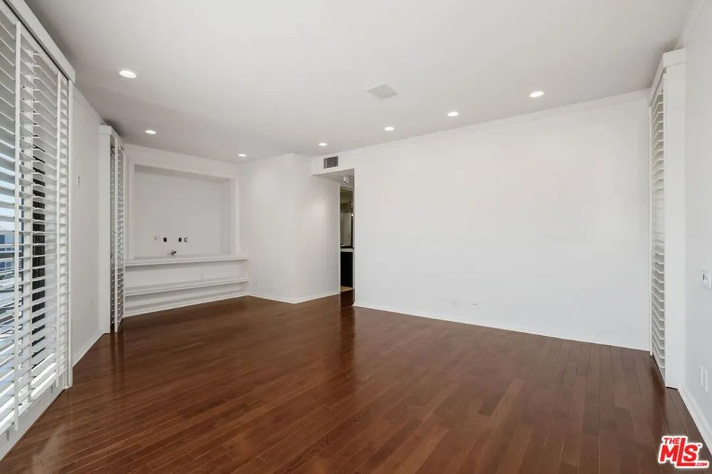 1360 S Beverly Glen Boulevard #PH301 Los Angeles, CA 90024
