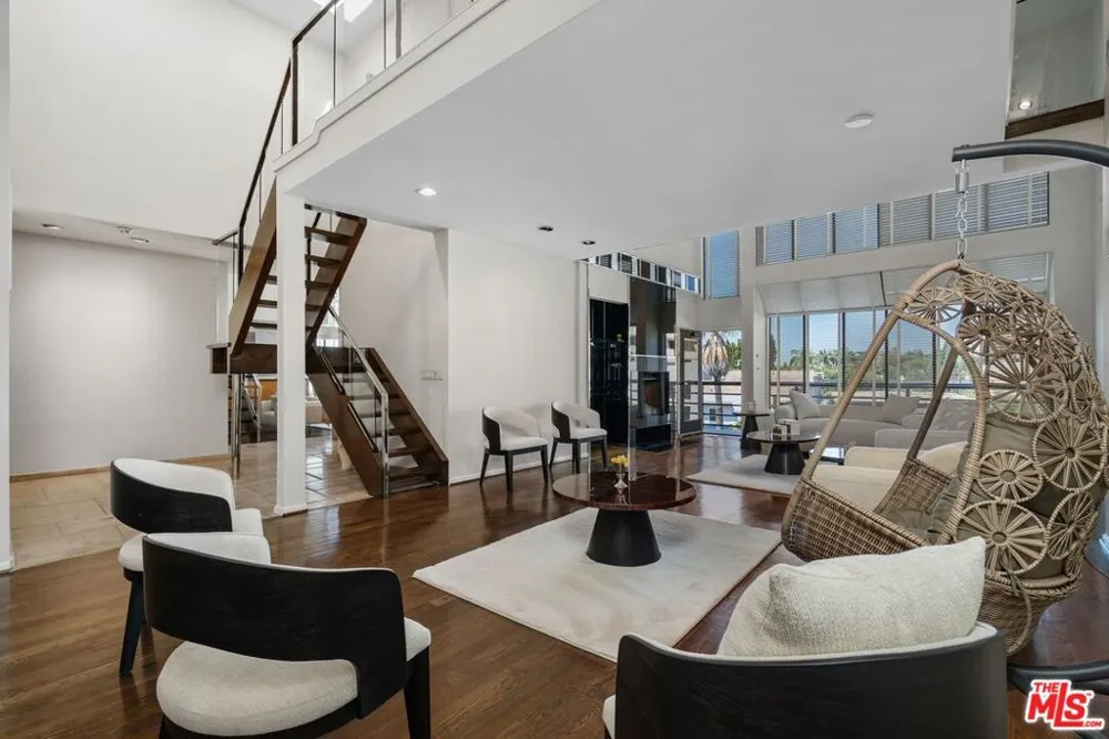 1360 S Beverly Glen Boulevard #PH301 Los Angeles, CA 90024