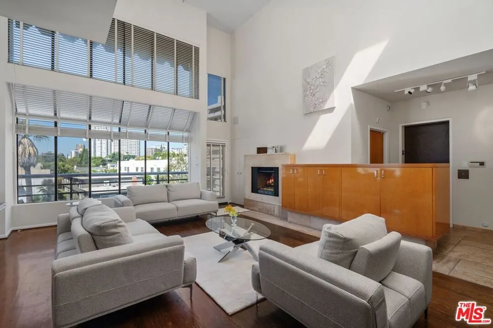 1360 S Beverly Glen Boulevard #PH301 Los Angeles, CA 90024