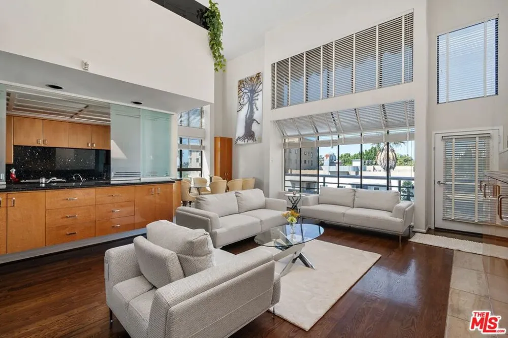 1360 S Beverly Glen Boulevard #PH301 Los Angeles, CA 90024