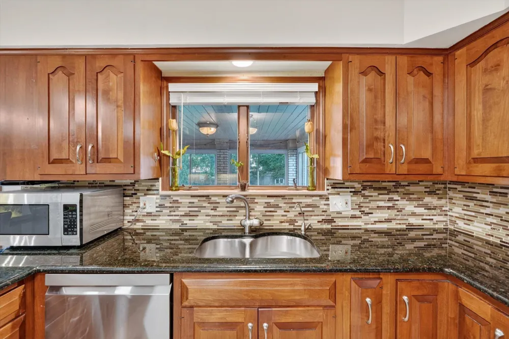 38921 Santa Barbara Street Clinton, MI 48036