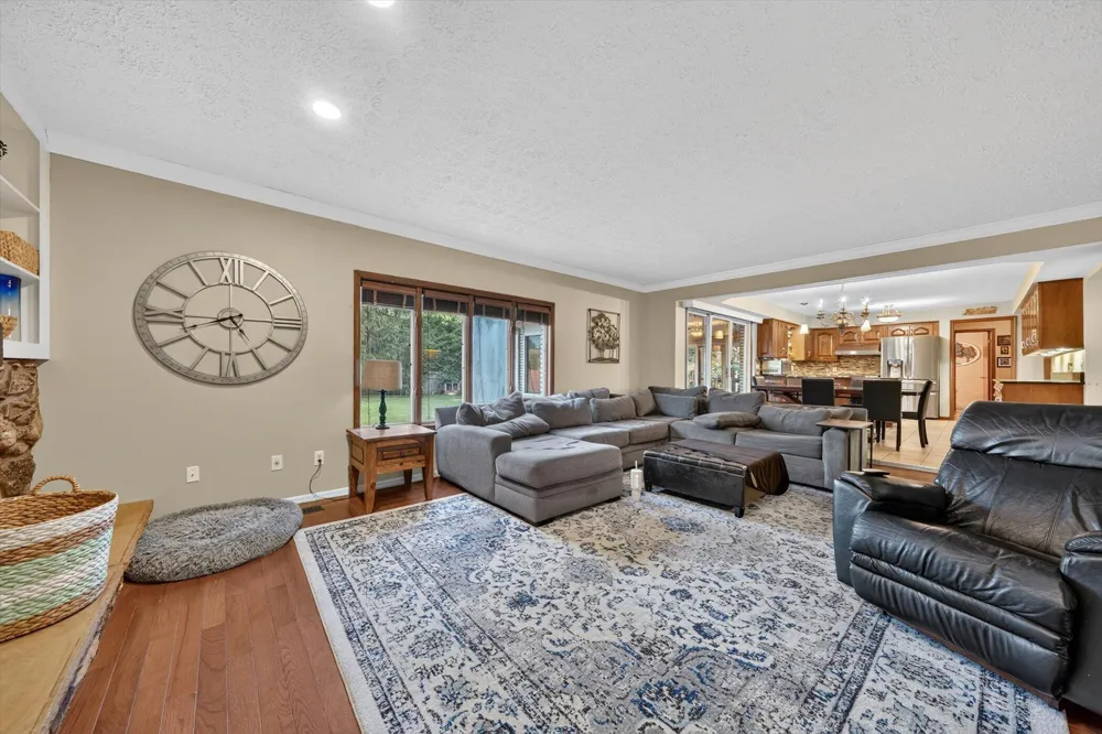 38921 Santa Barbara Street Clinton, MI 48036