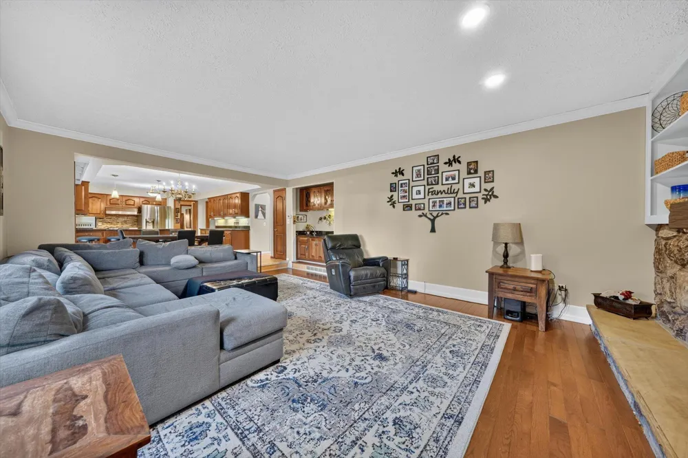 38921 Santa Barbara Street Clinton, MI 48036