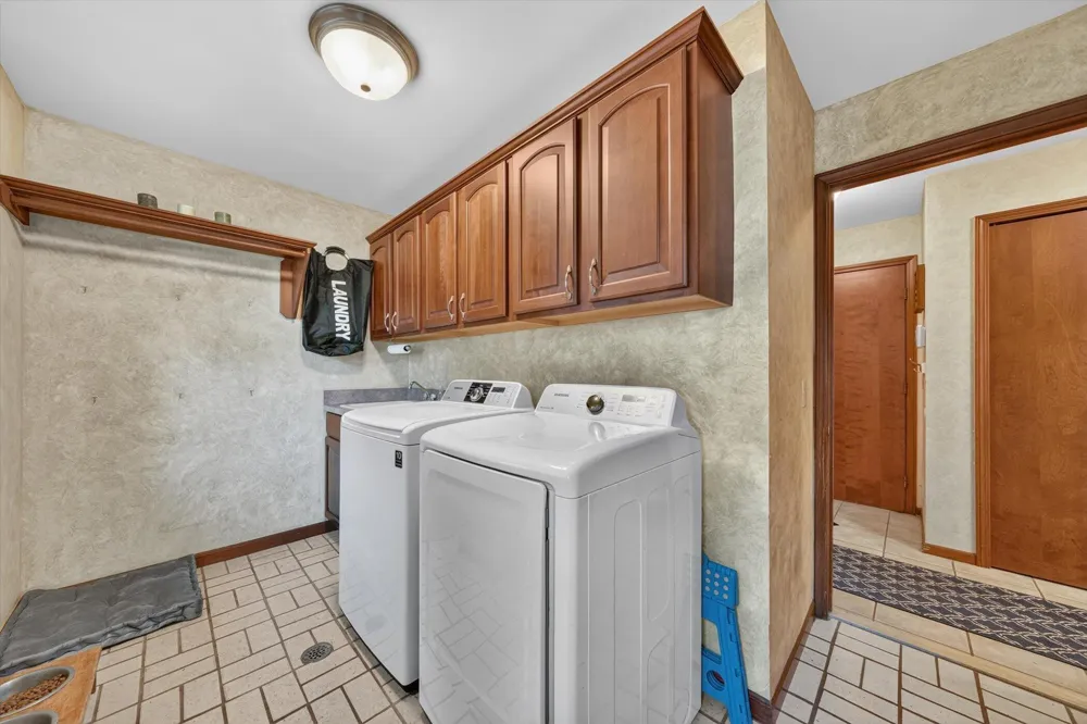 38921 Santa Barbara Street Clinton, MI 48036