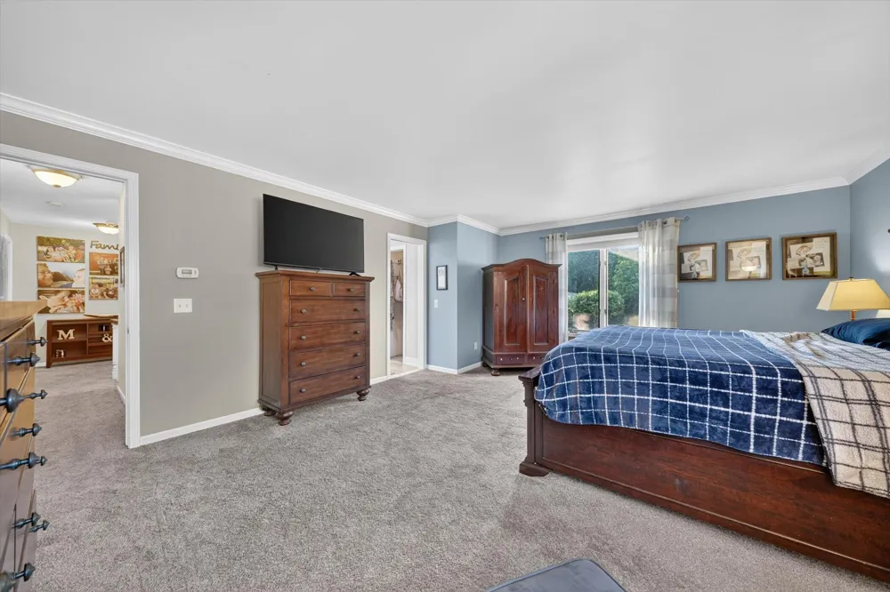38921 Santa Barbara Street Clinton, MI 48036