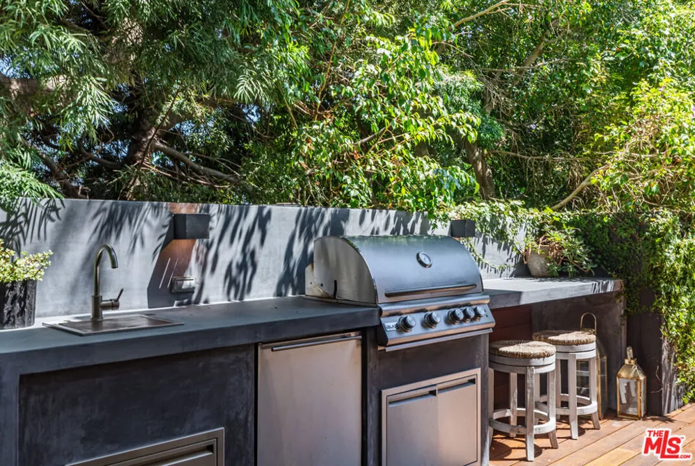 3240 Shelby Drive Los Angeles, CA 90034
