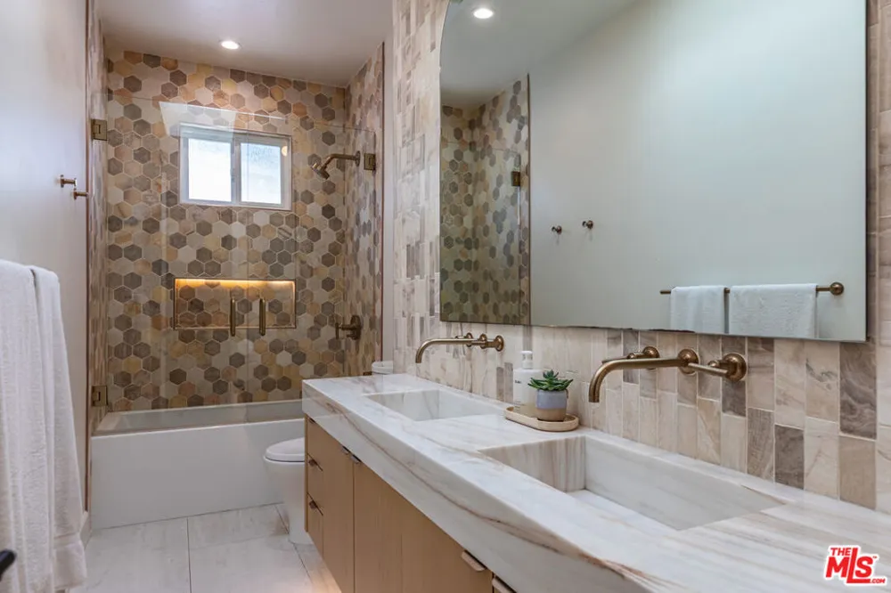 3240 Shelby Drive Los Angeles, CA 90034