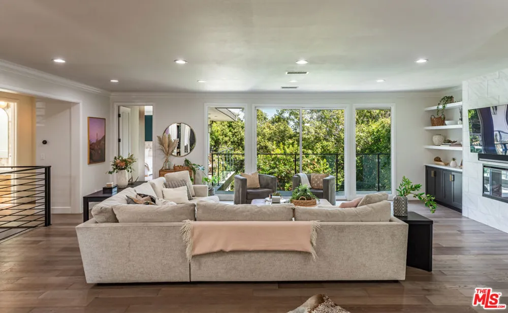 3240 Shelby Drive Los Angeles, CA 90034