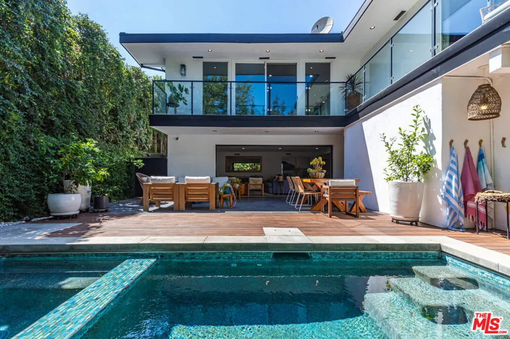 3240 Shelby Drive Los Angeles, CA 90034