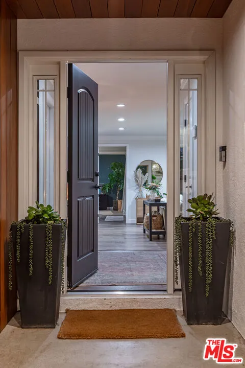 3240 Shelby Drive Los Angeles, CA 90034