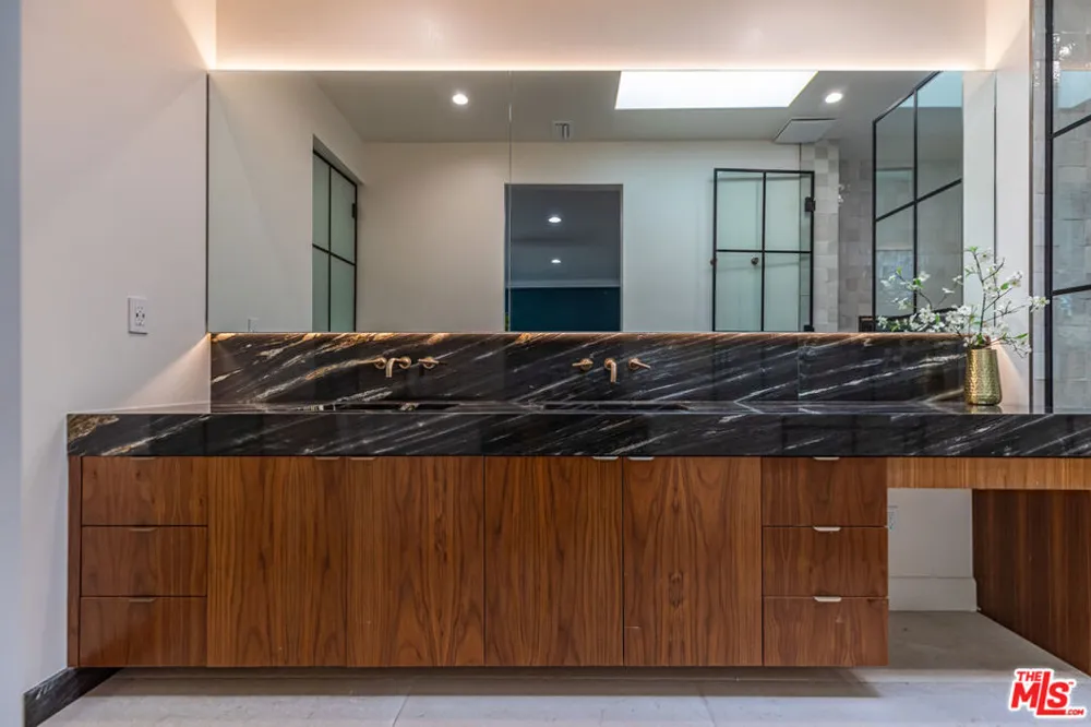 3240 Shelby Drive Los Angeles, CA 90034