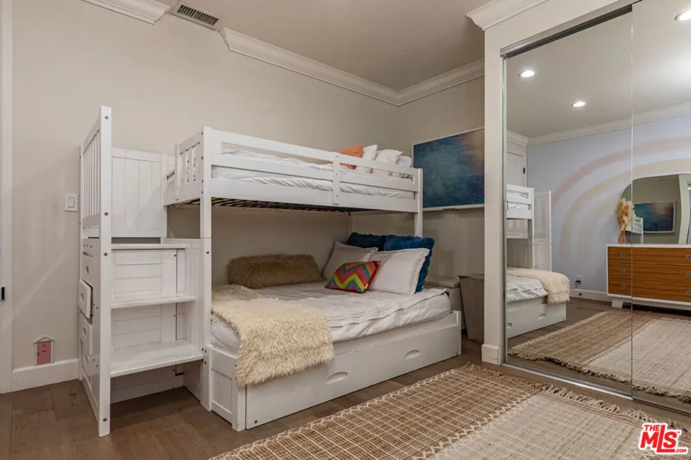 3240 Shelby Drive Los Angeles, CA 90034