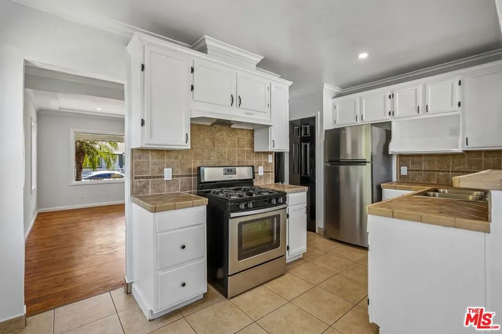 901 W Brazil Street Compton, CA 90220