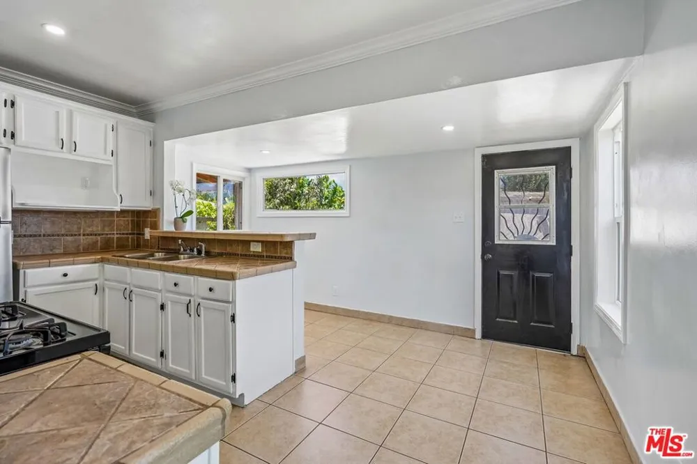 901 W Brazil Street Compton, CA 90220