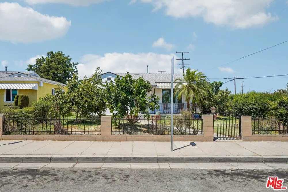 901 W Brazil Street Compton, CA 90220