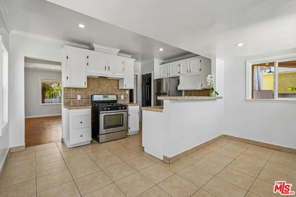 901 W Brazil Street Compton, CA 90220