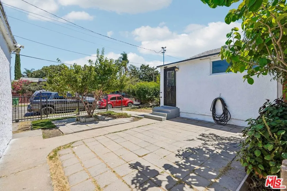 901 W Brazil Street Compton, CA 90220