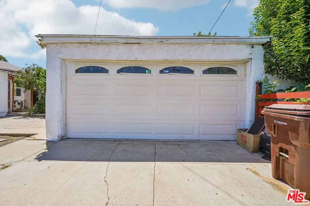 901 W Brazil Street Compton, CA 90220