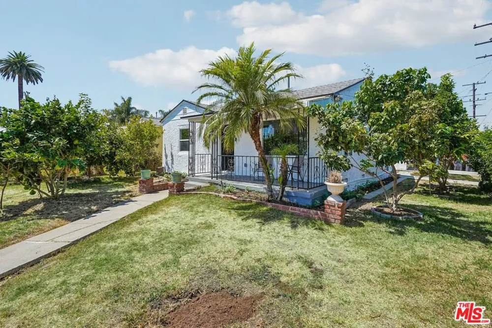 901 W Brazil Street Compton, CA 90220