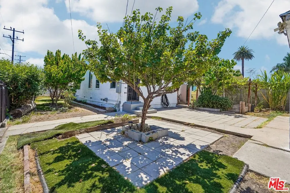 901 W Brazil Street Compton, CA 90220