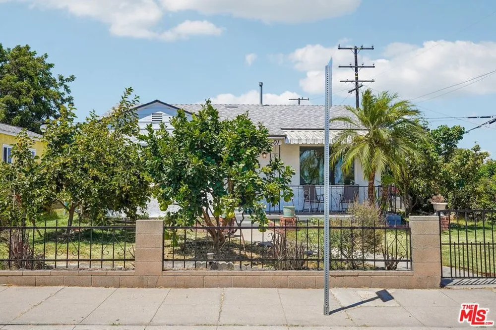 901 W Brazil Street Compton, CA 90220