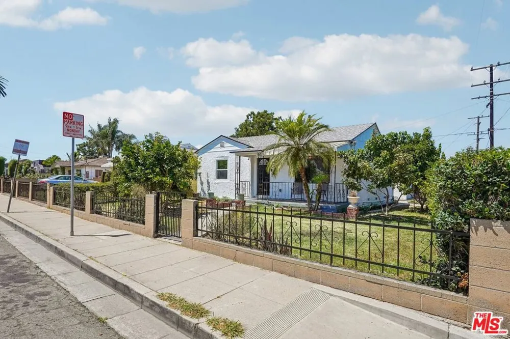 901 W Brazil Street Compton, CA 90220