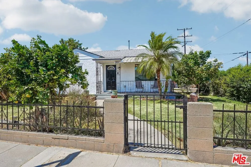 901 W Brazil Street Compton, CA 90220