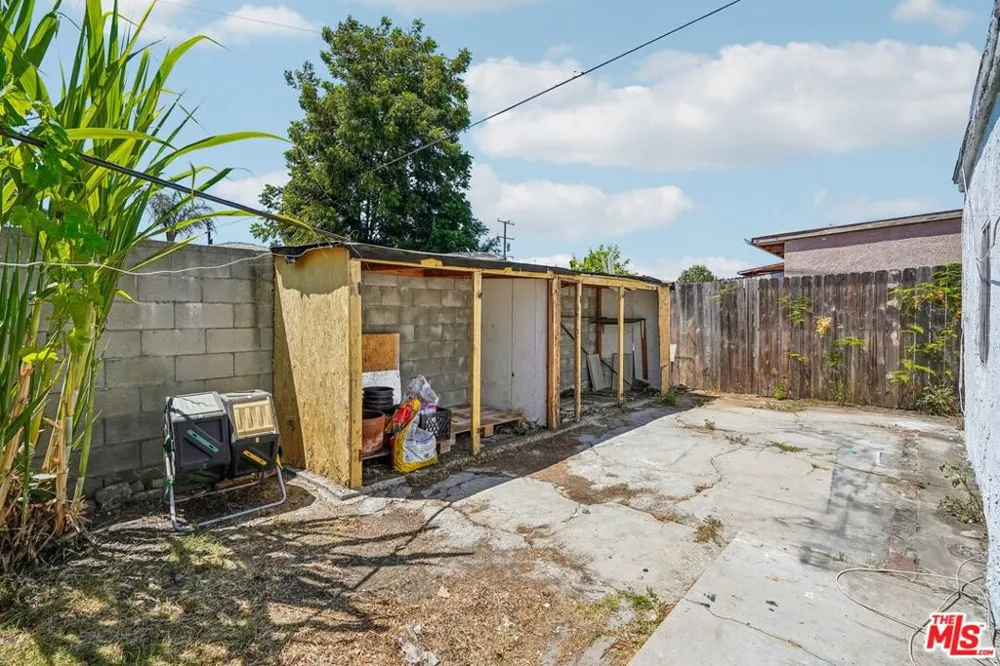 901 W Brazil Street Compton, CA 90220