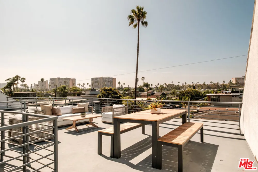 691 Mildred Avenue #2 Los Angeles, CA 90291