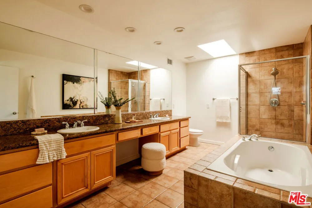 691 Mildred Avenue #2 Los Angeles, CA 90291