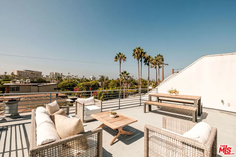 691 Mildred Avenue #2 Los Angeles, CA 90291