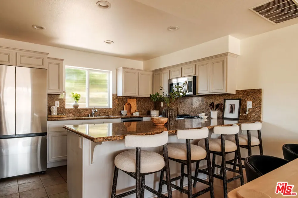 691 Mildred Avenue #2 Los Angeles, CA 90291