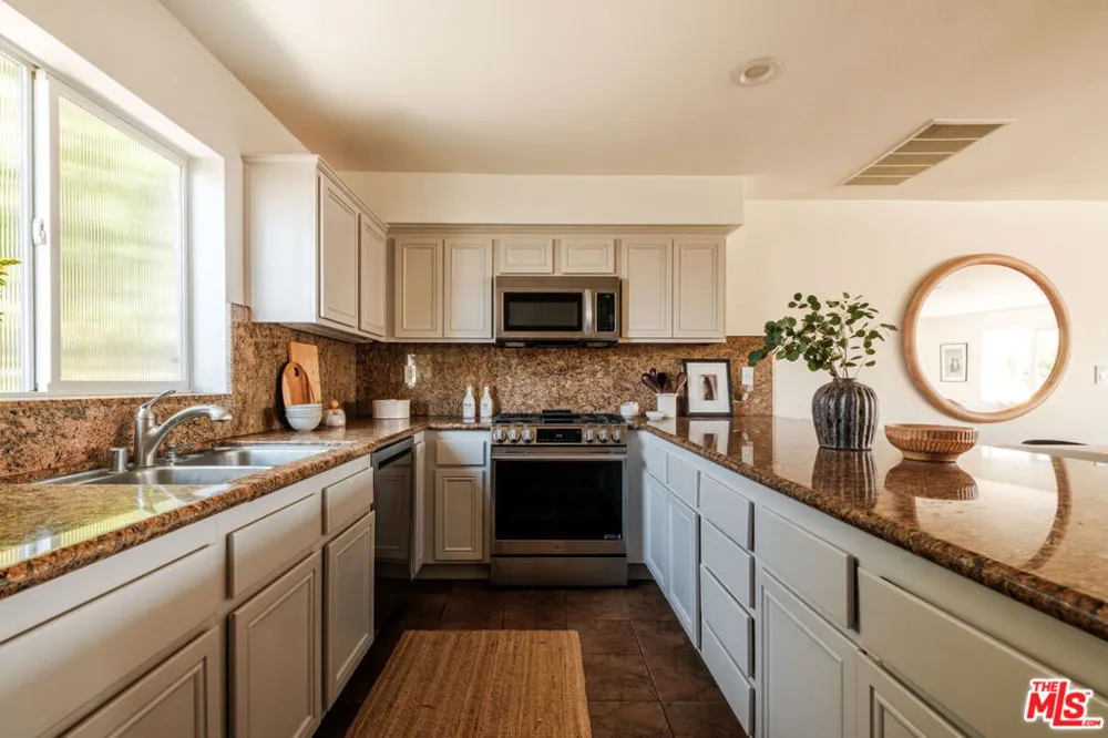 691 Mildred Avenue #2 Los Angeles, CA 90291