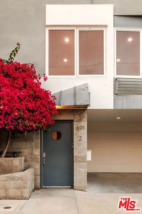 691 Mildred Avenue #2 Los Angeles, CA 90291