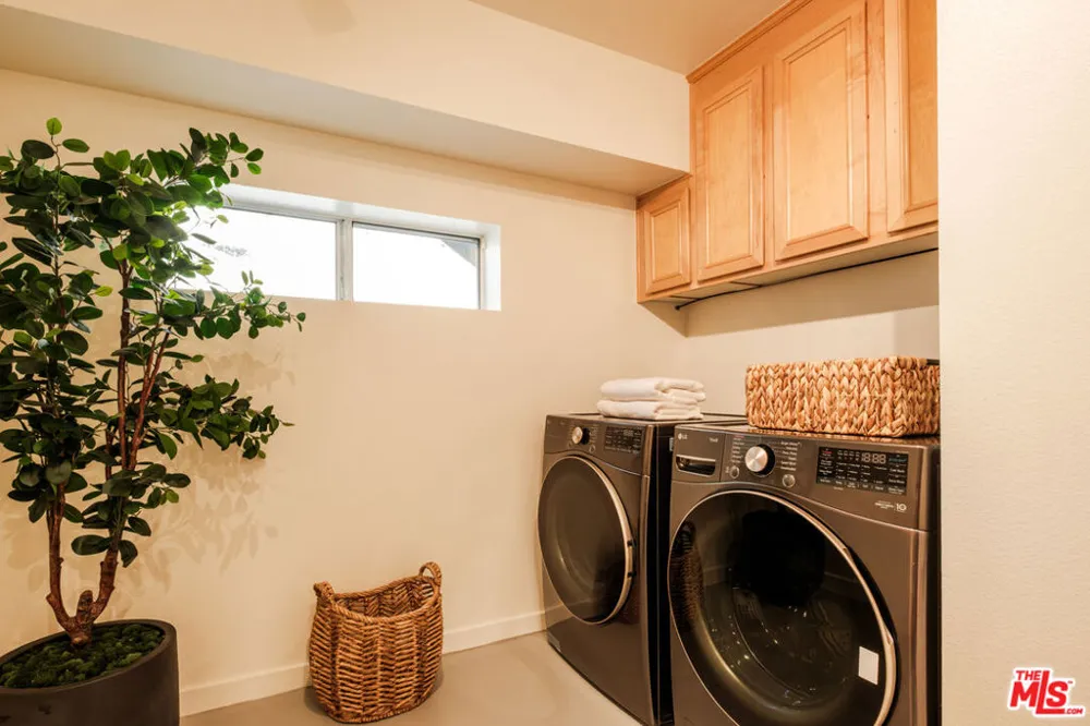 691 Mildred Avenue #2 Los Angeles, CA 90291