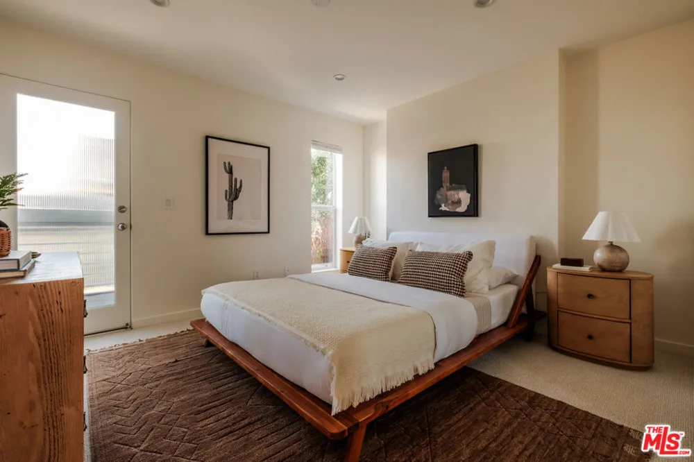 691 Mildred Avenue #2 Los Angeles, CA 90291