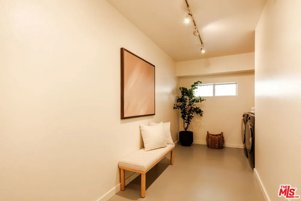 691 Mildred Avenue #2 Los Angeles, CA 90291