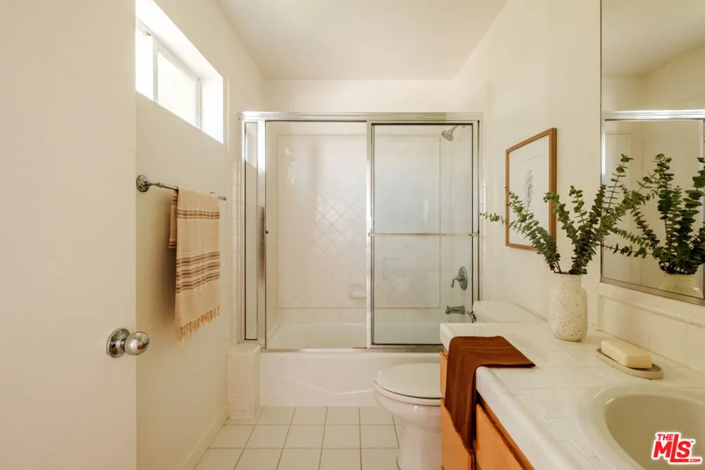 691 Mildred Avenue #2 Los Angeles, CA 90291