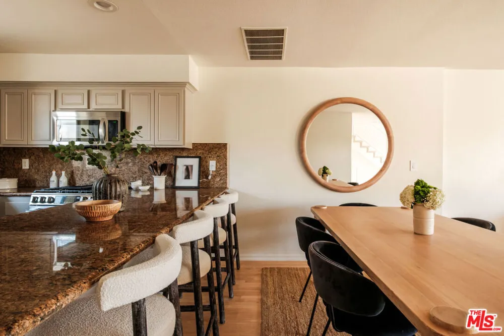 691 Mildred Avenue #2 Los Angeles, CA 90291