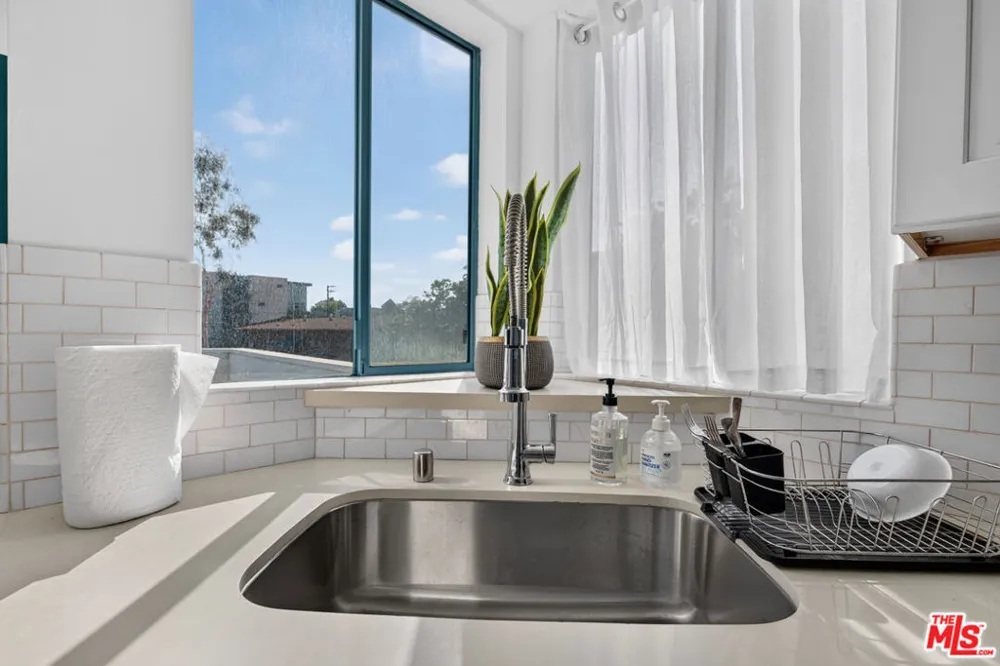 1511 16th Street #201 Santa Monica, CA 90404