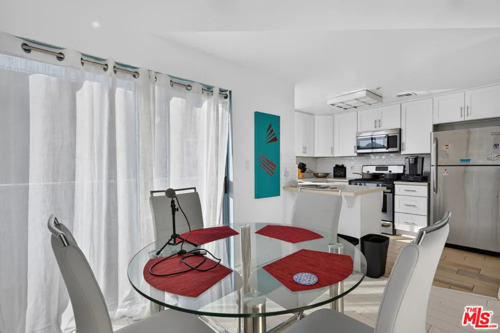1511 16th Street #201 Santa Monica, CA 90404