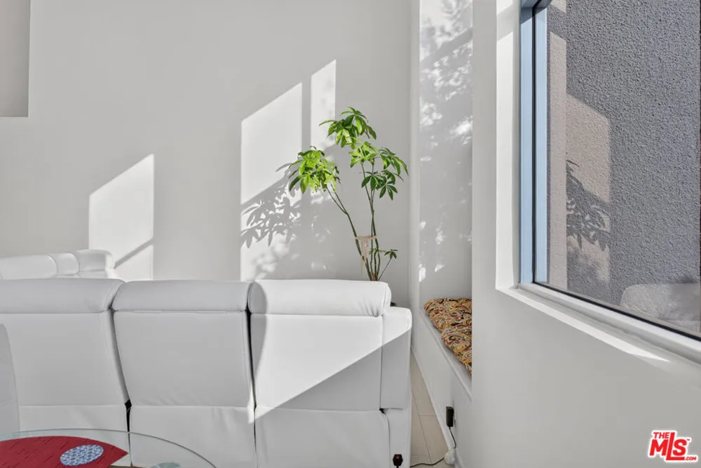 1511 16th Street #201 Santa Monica, CA 90404